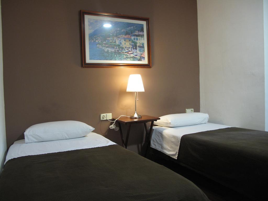Hostal Lk Barcelona Buitenkant foto