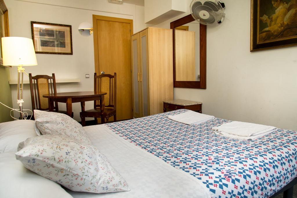 Hostal Lk Barcelona Buitenkant foto